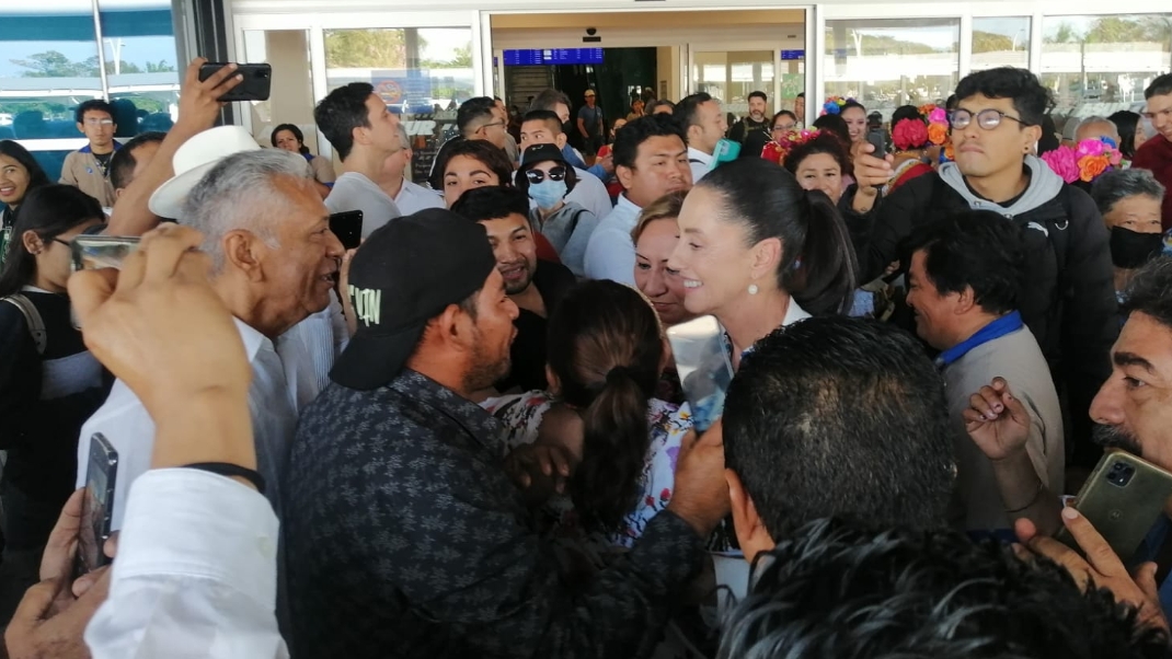 Claudia Sheinbaum llega a Mérida entre gritos de "Presidenta, Presidenta"