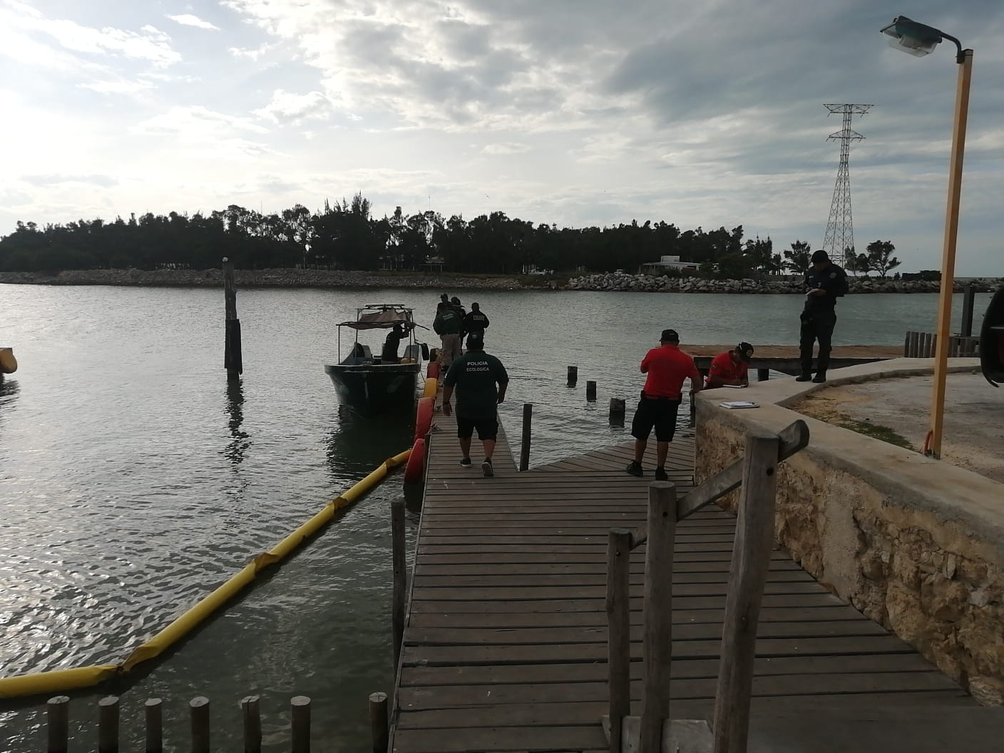 El cuerpo fue llevado al muelle del Parque de los Caídos