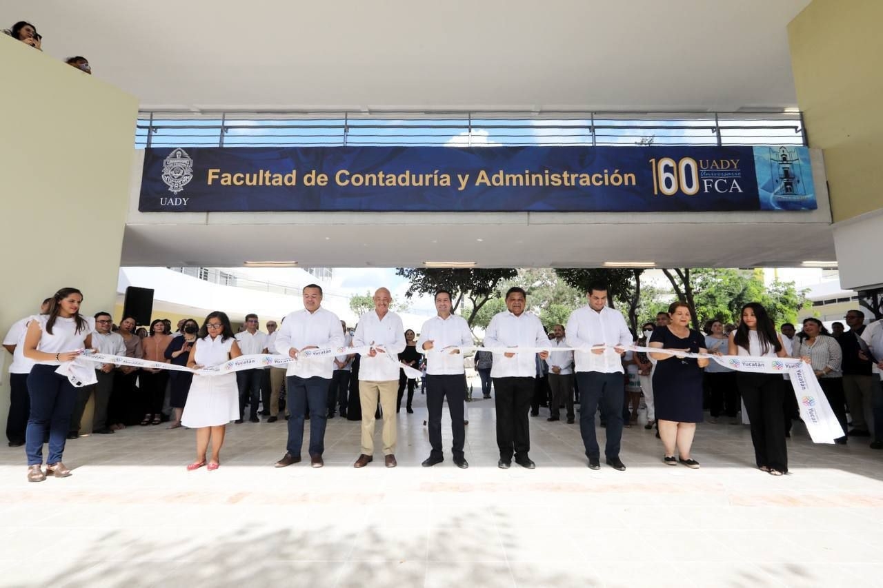 Vila Dosal cortó el listón inaugural de esta nueva sede ubicada en el Campus de Ciencias Sociales, Económico-Administrativas y Humanidades