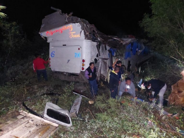 Según reportes preliminares hay tres muertos y más de 30 heridos tras el accidente ocurrido en Tuxtepec