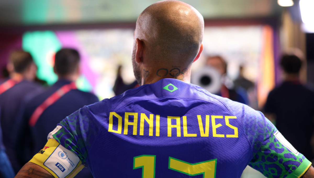 Dani Alves iguala los 125 partidos internacionales de Roberto Carlos