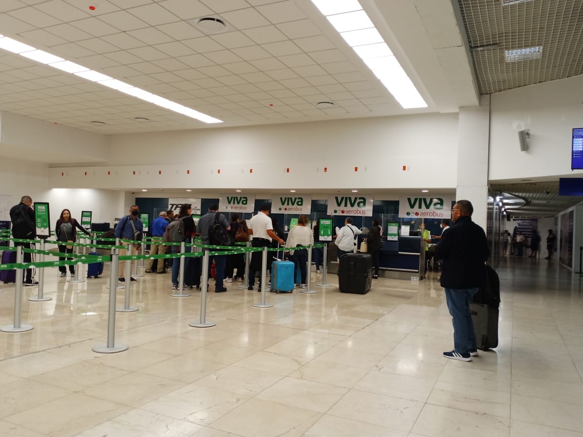 El vuelo 4287 de VivaAutobus que debió salir a las 19:20 horas con destino a Monterrey, se estima saldrá hasta las 06:00 horas