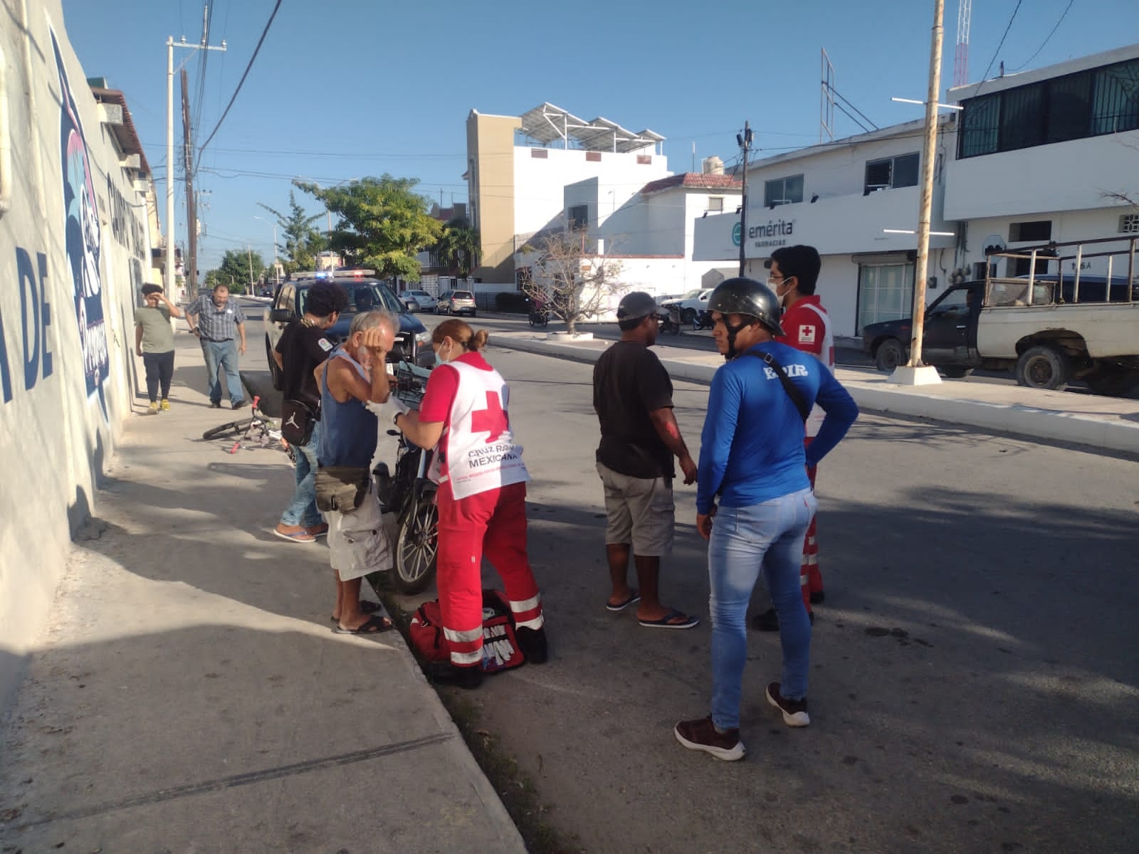 Abuelito en bicicleta es arrollado por un motociclista en Progreso