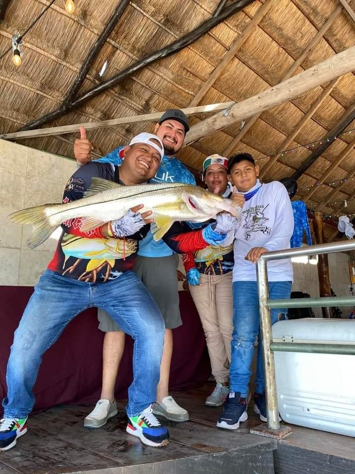 El ganador logró la captura de un ejemplar de robalo de 6.1 kilogramos