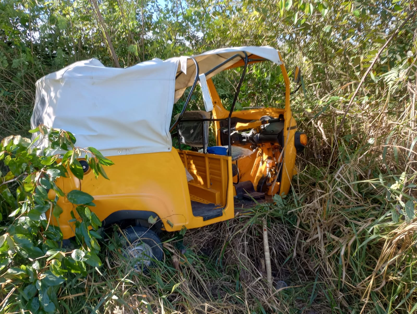 Muere mujer en volcadura de mototaxi en Escárcega