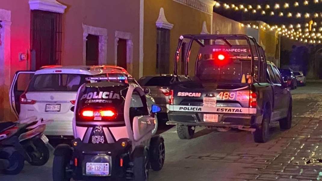 Hombre roba luminaria en el edificio Lavalle en Campeche