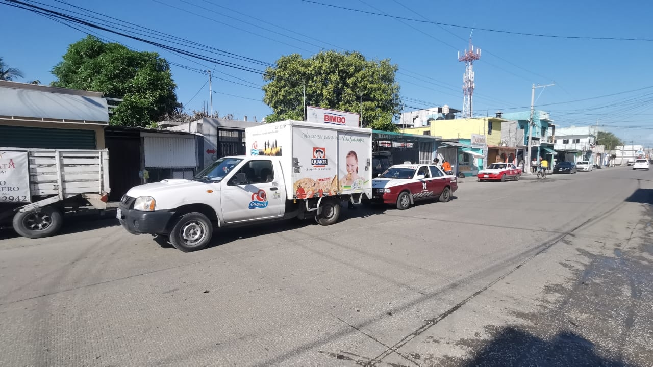 Chofer de Gamesa choca contra un taxi en Ciudad del Carmen