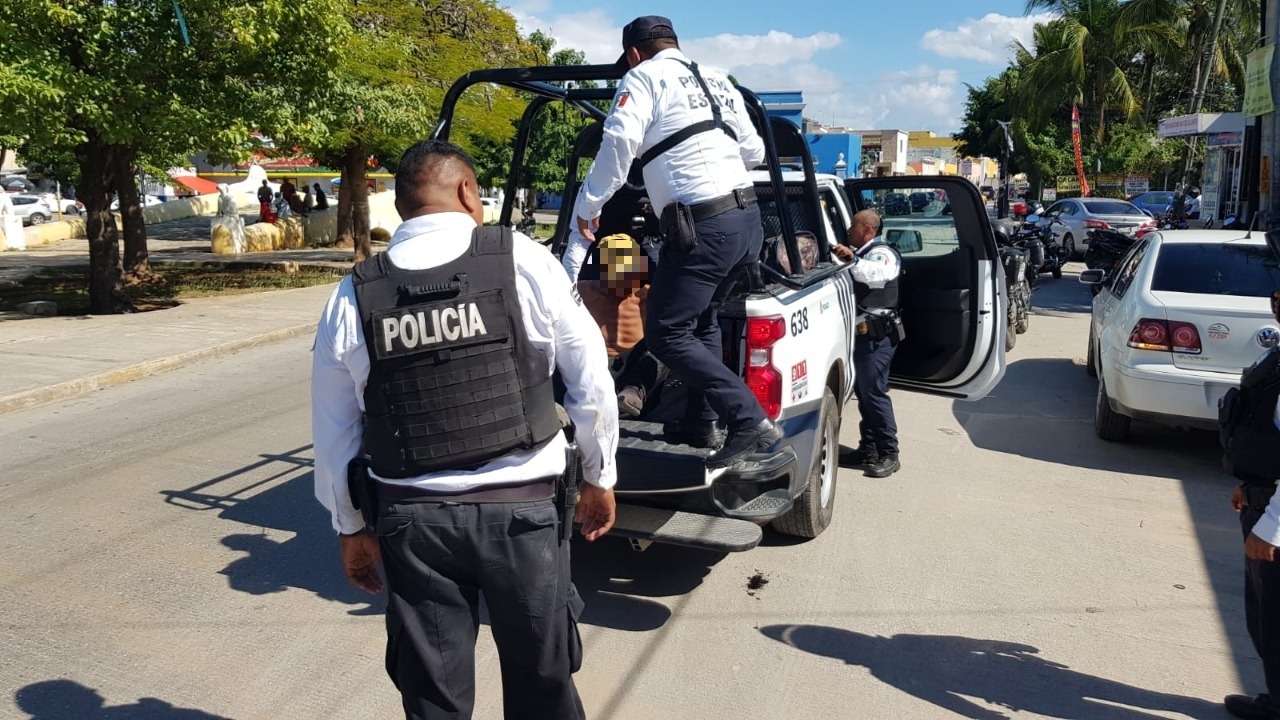 Detienen a un hombre por amenazara locatarios del mercado de Campeche