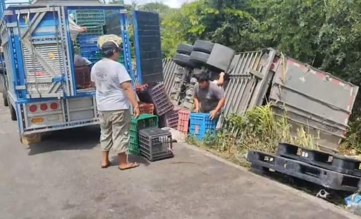 Las cervezas quedaron regadas fuera de la carretera