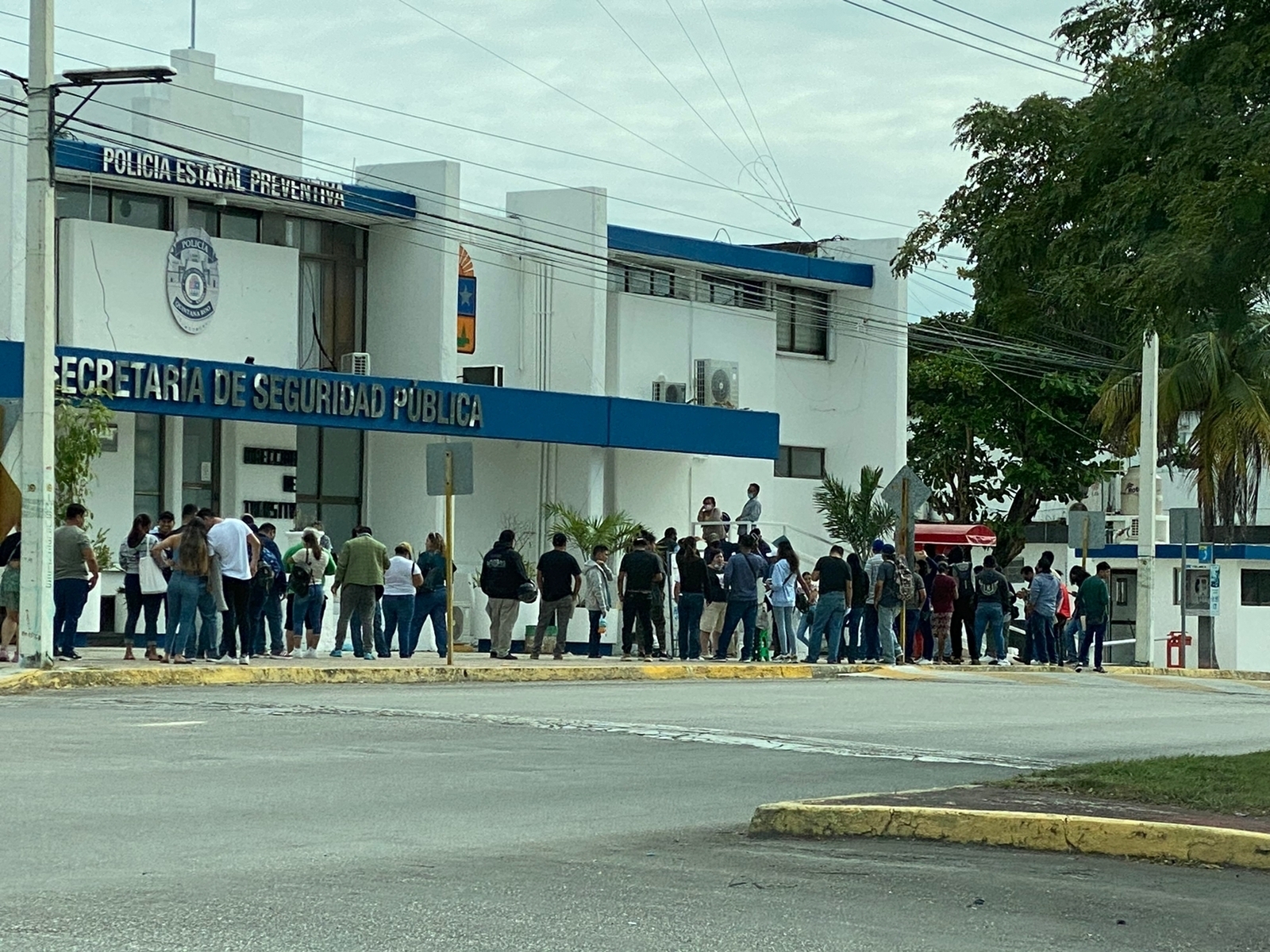 Renovación de licencias en Chetumal: Automovilistas hacen largas filas para realizar el trámite