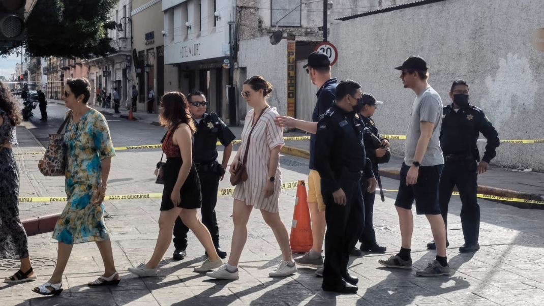 ¡A navajazos! hombres se pelean en pleno Centro de Mérida: EN VIVO