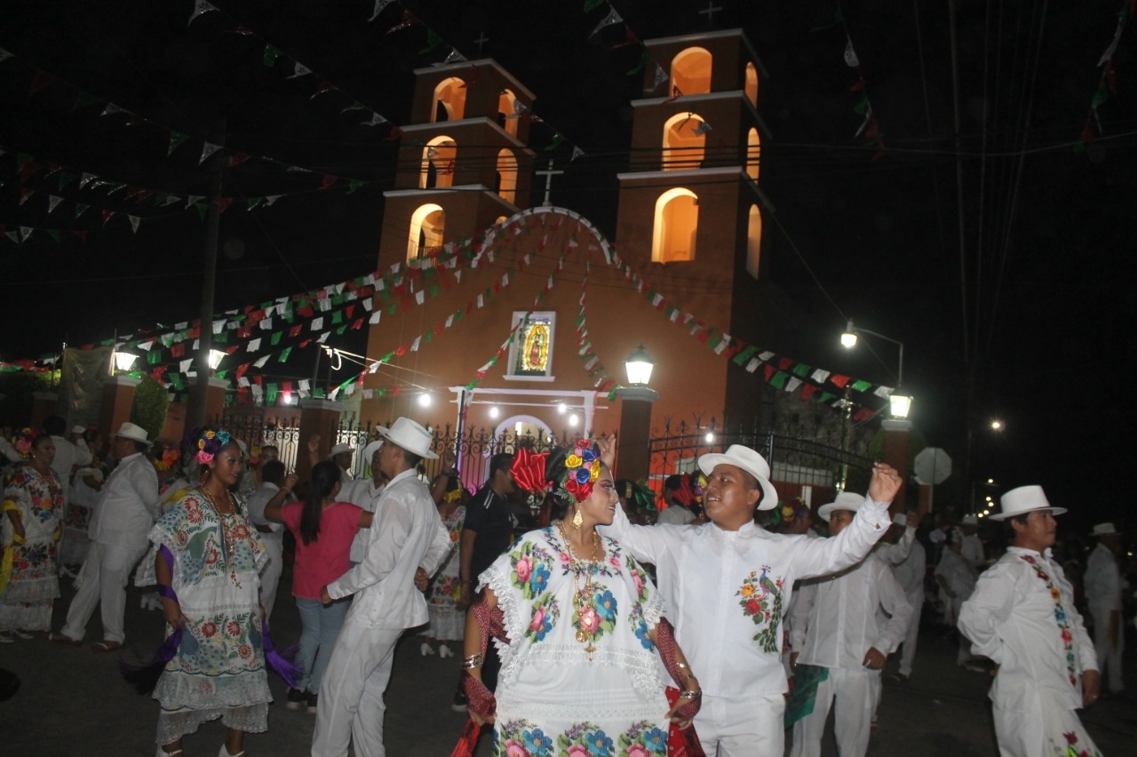 Jaraneros y mestizas dedican peregrinación a la Virgen de Guadalupe en Tizimín