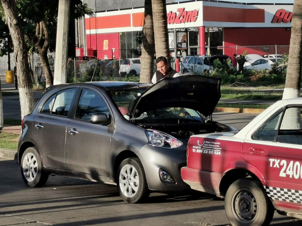 Choque en avenida Periférica Norte en Ciudad del Carmen provoca caos vial