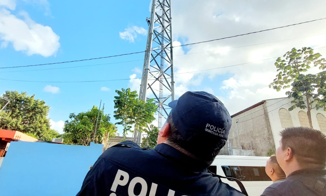 Detienen a ebrio que realizaba tiros desde una antena realizaba tiros en Cancún