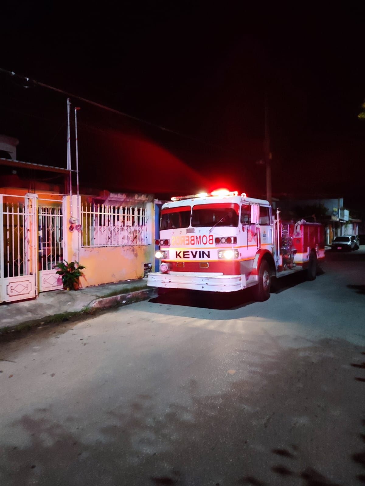 Reportan incendio intencional de un vehículo en Chetumal