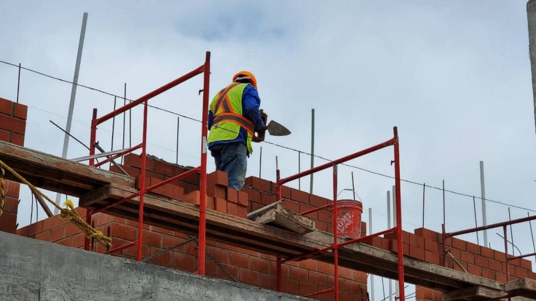 Los empleadores del sector viven una apretada situación financiera ante la reducción de proyectos en los últimos años