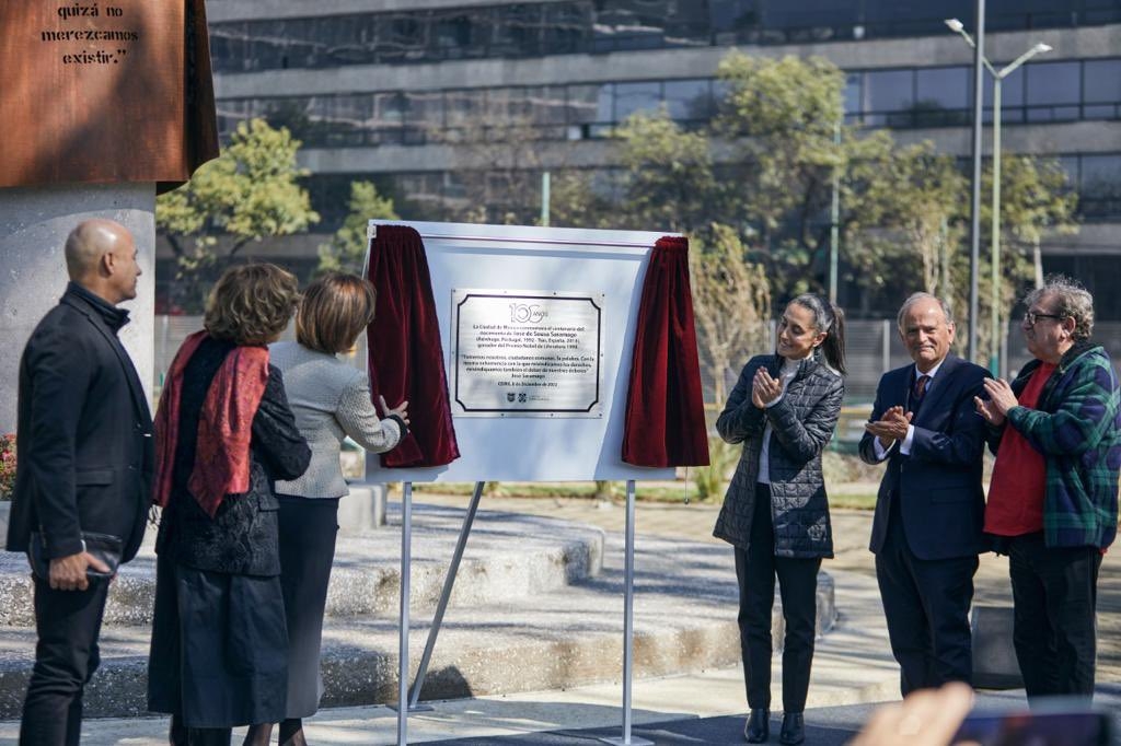 Ciudad de México inaugura plaza para honrar al escritor José Saramago