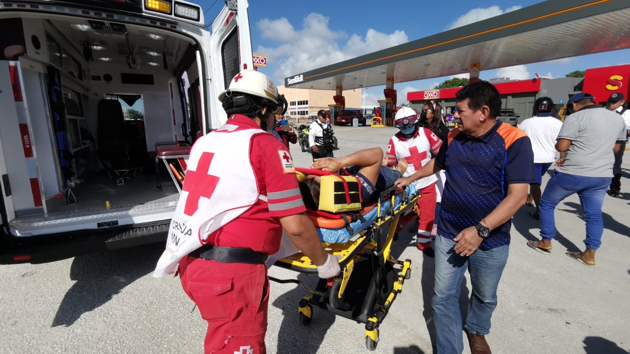 Camioneta arrolla a una motocicleta en Ciudad del Carmen; deja dos lesionados