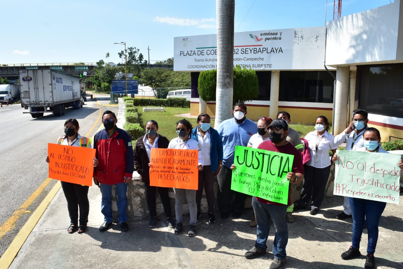 Empleados de caseta de cobro en Campeche denuncian despido injustificado