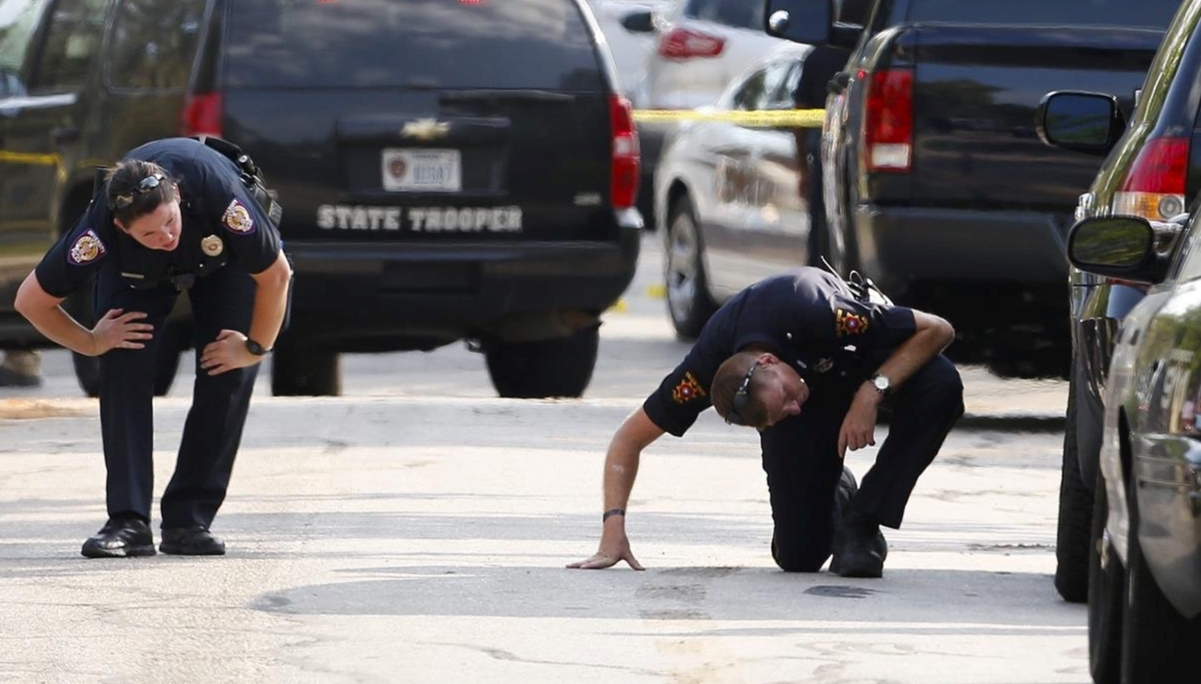 Policía investigando la escena del crimen de un tiroteo en Minnesota, Estados Unidos. EFE/AARON M. SPRECHER