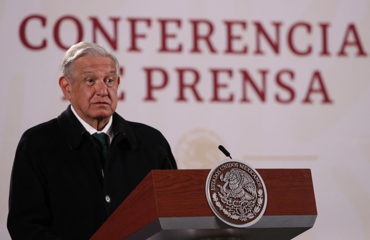 AMLO anuncia programa de compensación para extrabajadores de Luz y Fuerza