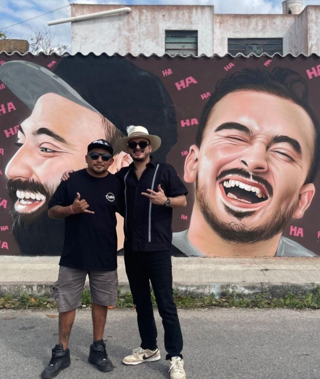 Artista yucateco sorprende a integrante de La Cotorrisa con mural en Vergel 3