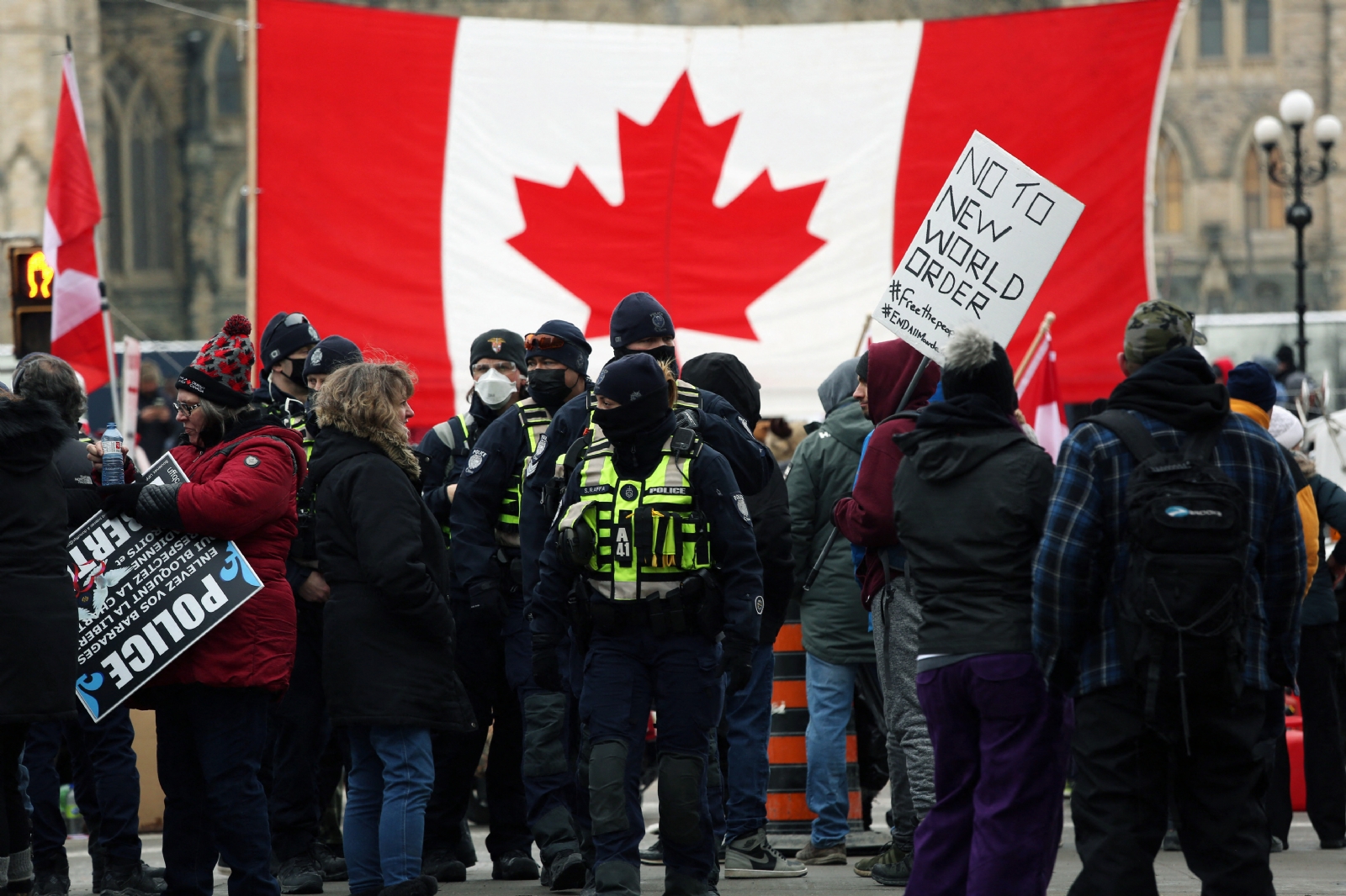 El centro de la capital federal canadiense, Ottawa, ubicada en Ontario, lleva dos semanas paralizado por manifestantes