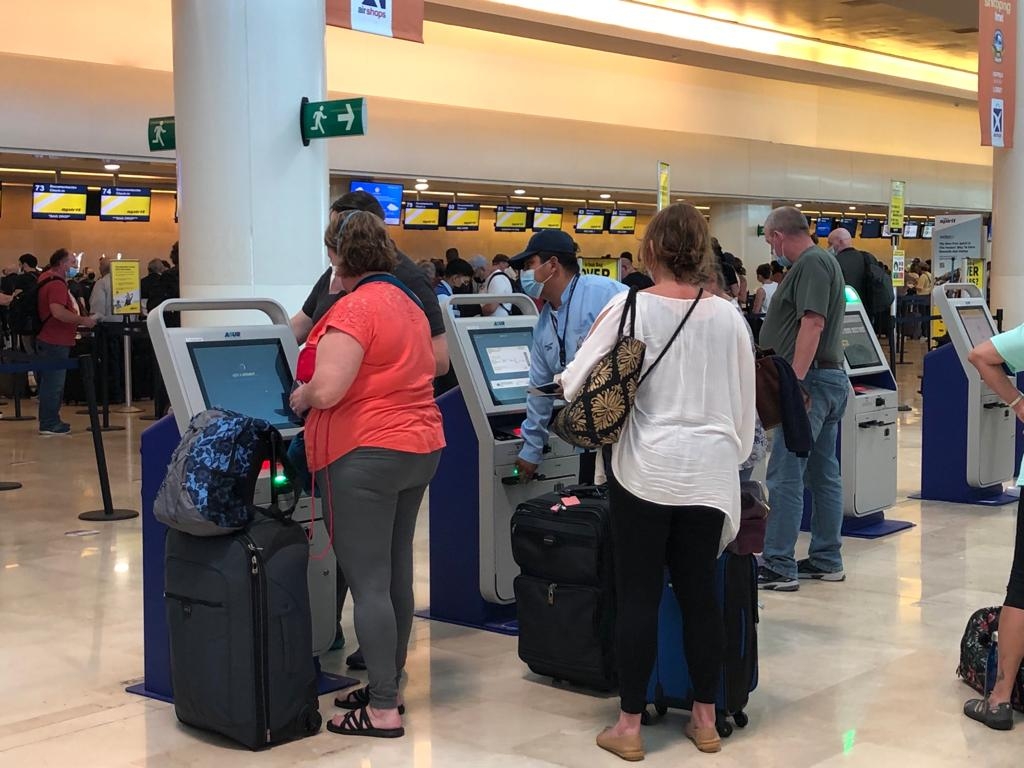 Algunos vuelos de llegada al aeropuerto de Cancún fueron retrasados en sus ciudades de procedencia