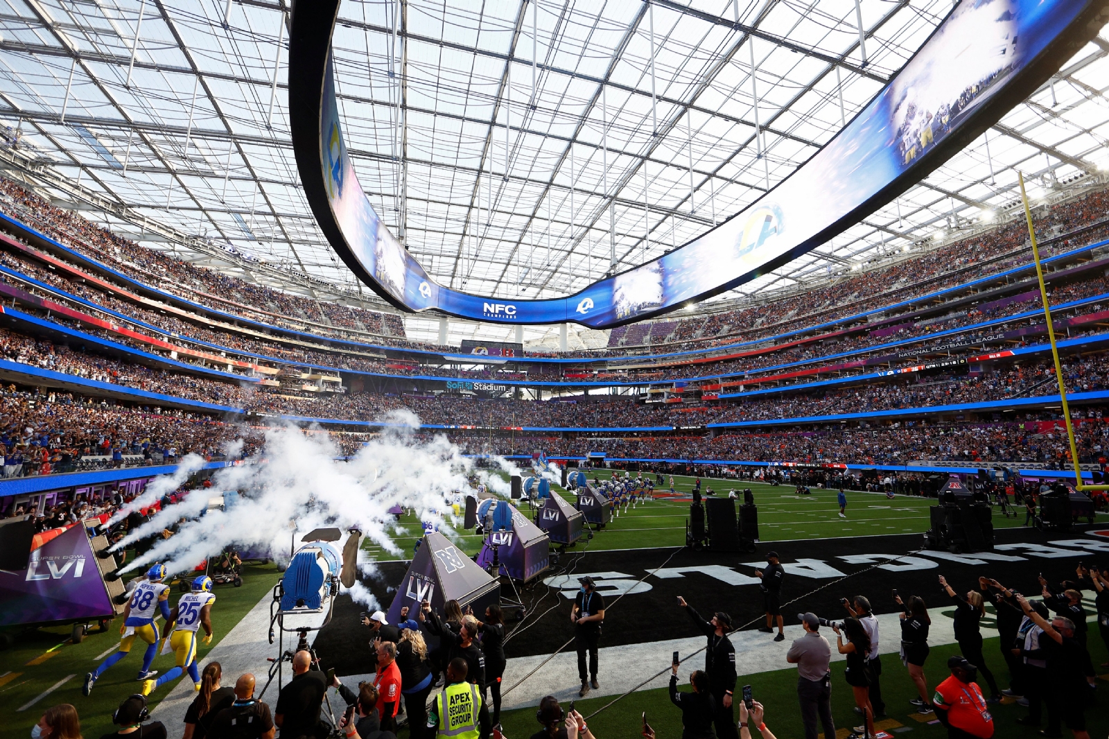 ¿Quién cantó el himno de EU en el Super Bowl LVI? Así fue el momento