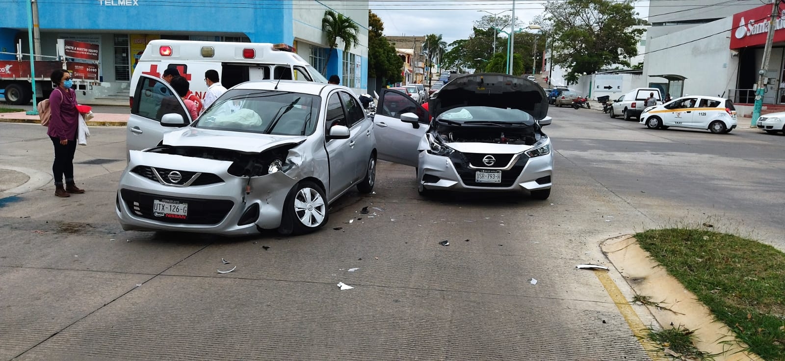 Producto del impacto resultó lesionada una mujer de la tercera edad quien viajaba como copiloto en el automóvil