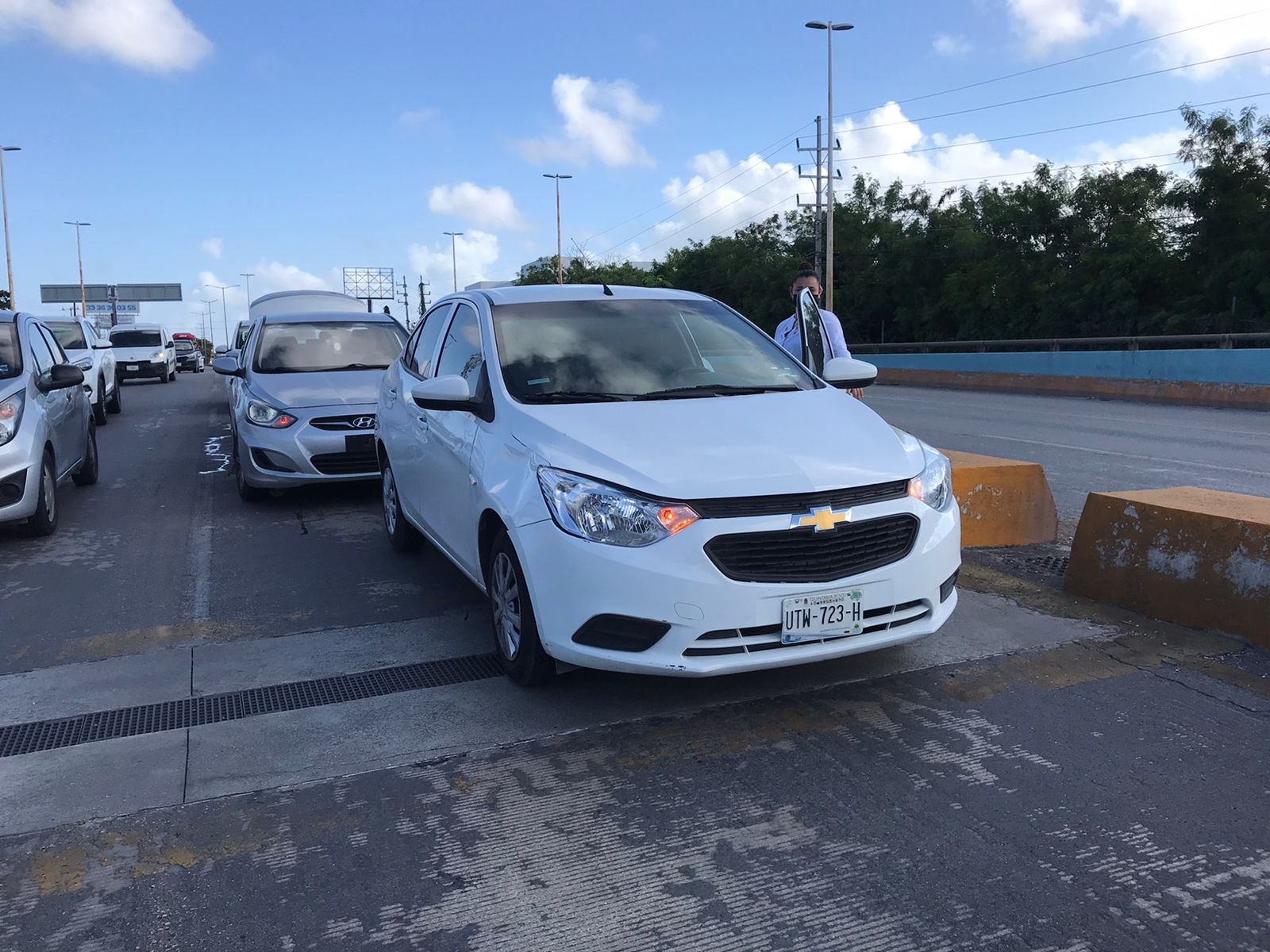 Se registra accidente automovilístico el Boulevard Colosio de Cancún