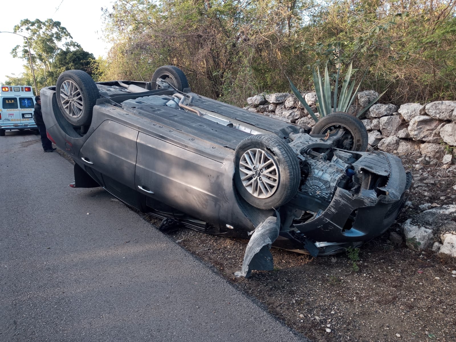 El auto volcó rumbo al municipio de Baca