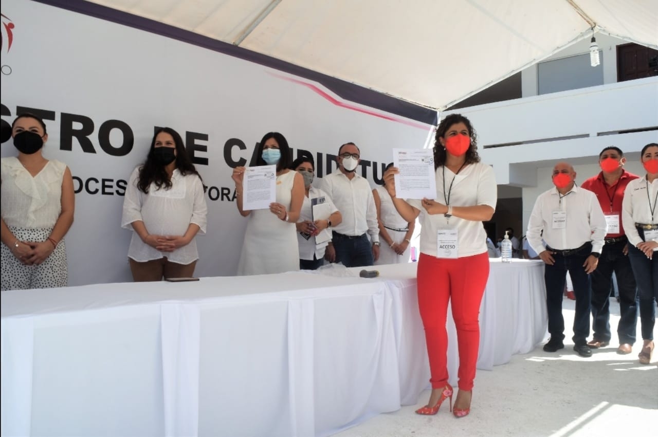 Leslie Hendricks se registra como candidata del PRI a la gubernatura de Quintana Roo
