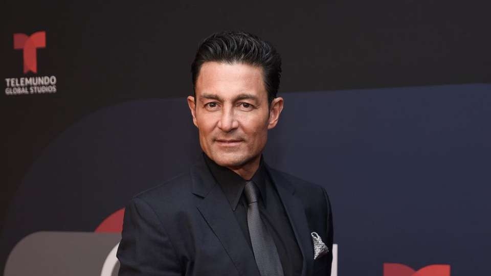 El actor Manuel Masalva compartió una fotografía junto a Fernando Colunga en el set de grabación de su nueva serie.