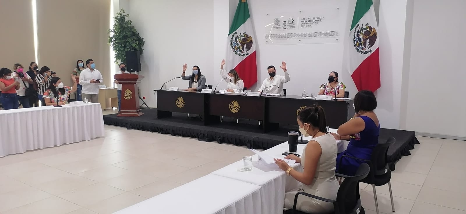 Congreso de Yucatán reconoce a Nely Montes de Oca con la medalla 'Consuelo Zavala'