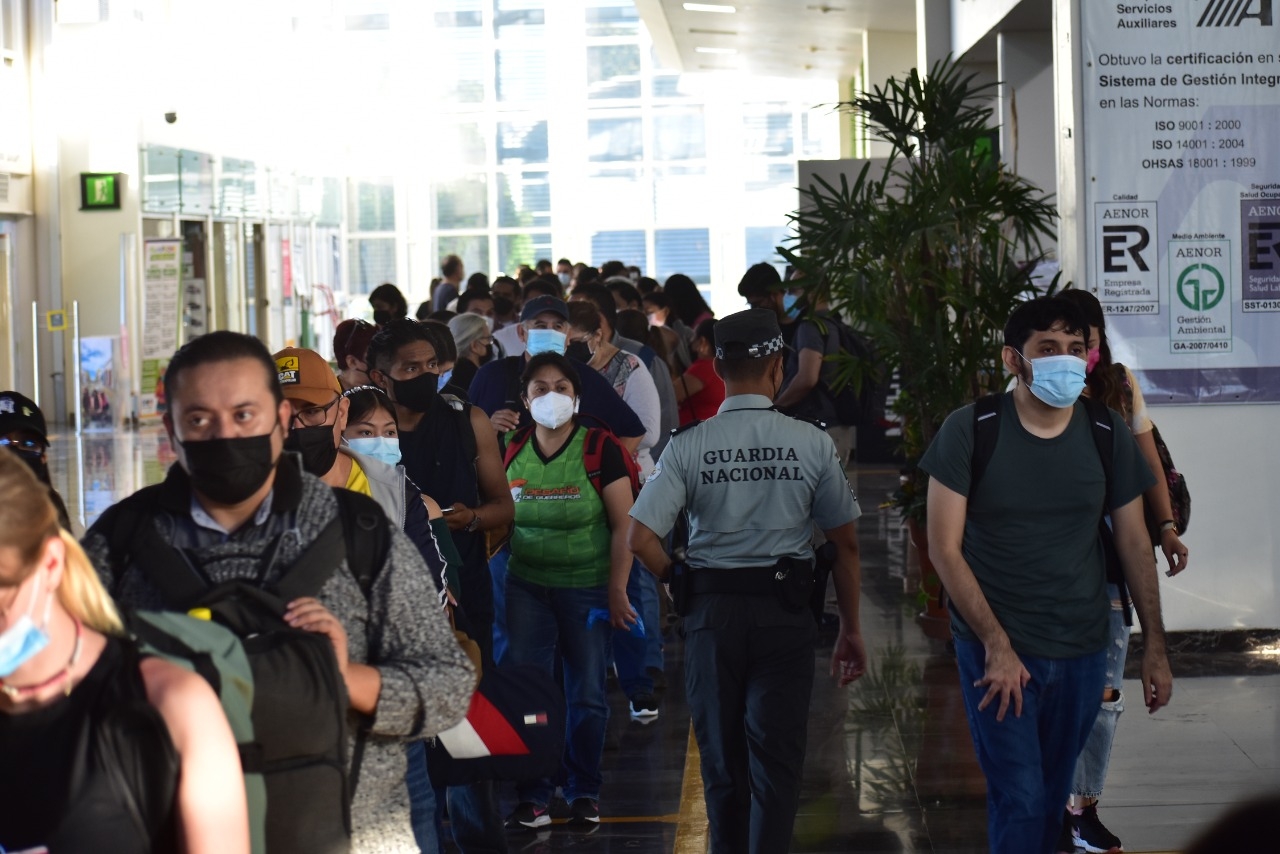 Piden a viajeros en Campeche 'no bajar la guardia' ante el COVID-19
