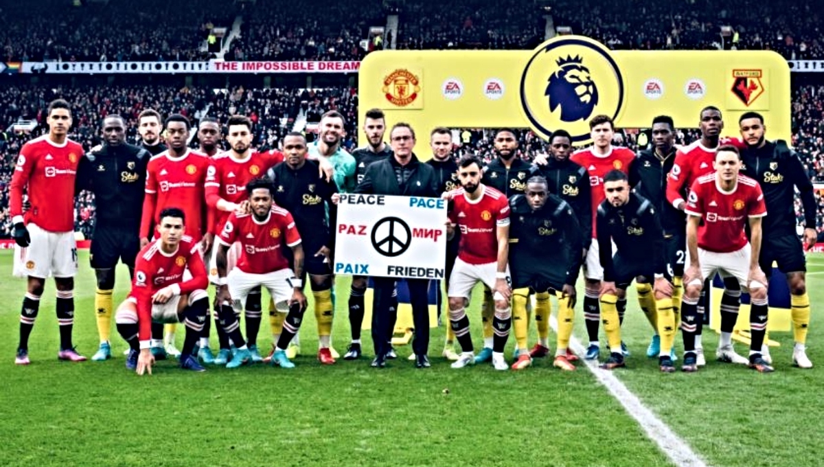 La Premier League autorizó las muestras de apoyo a Ucrania. Foto: Twitter @ManUtd_Es