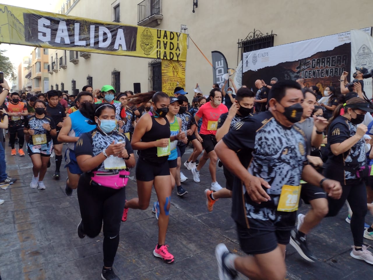 La carrera se vivió en un ambiente de fiesta y de música, donde los corredores pudieron convivir