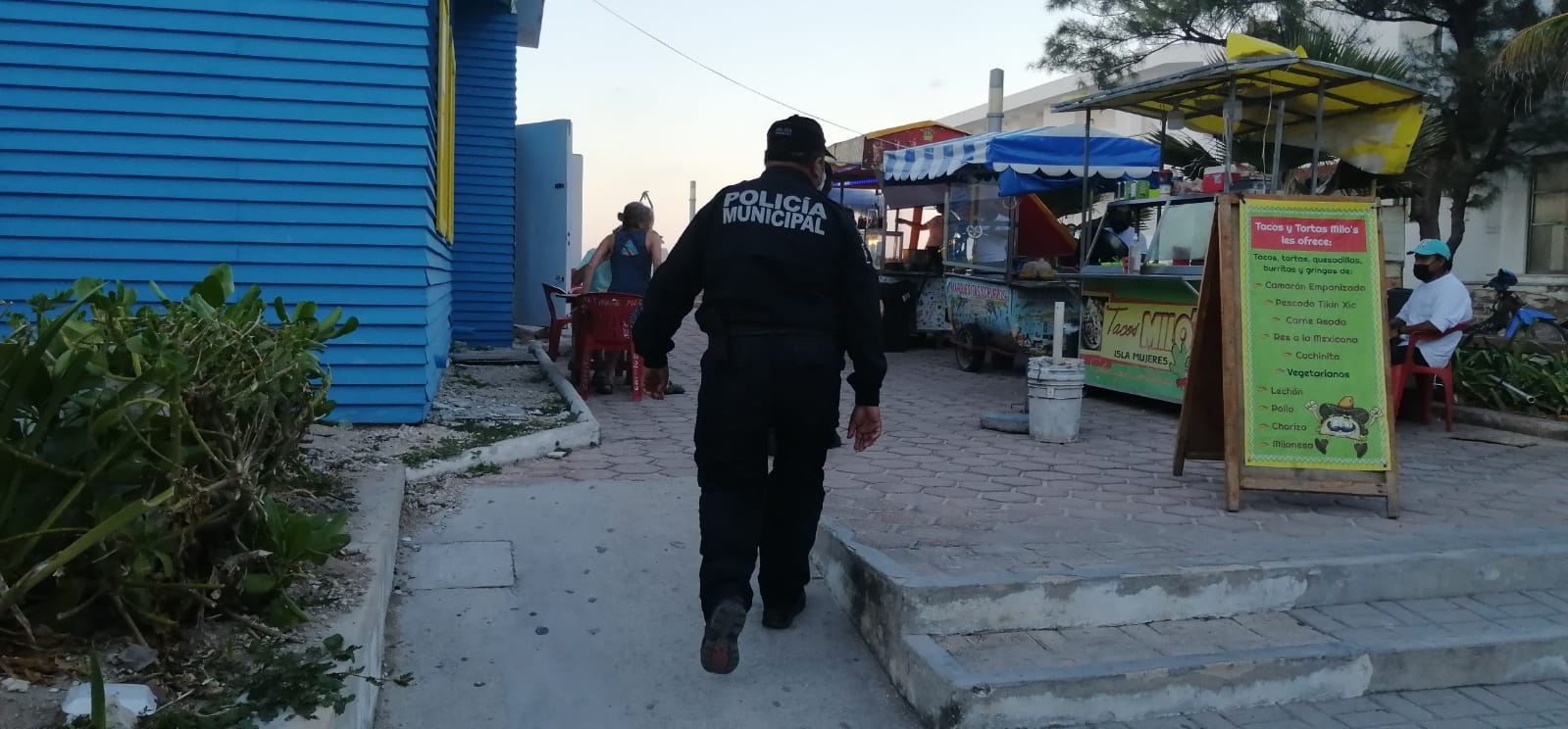 Machetean a un hombre cerca del Palacio Municipal de Isla Mujeres