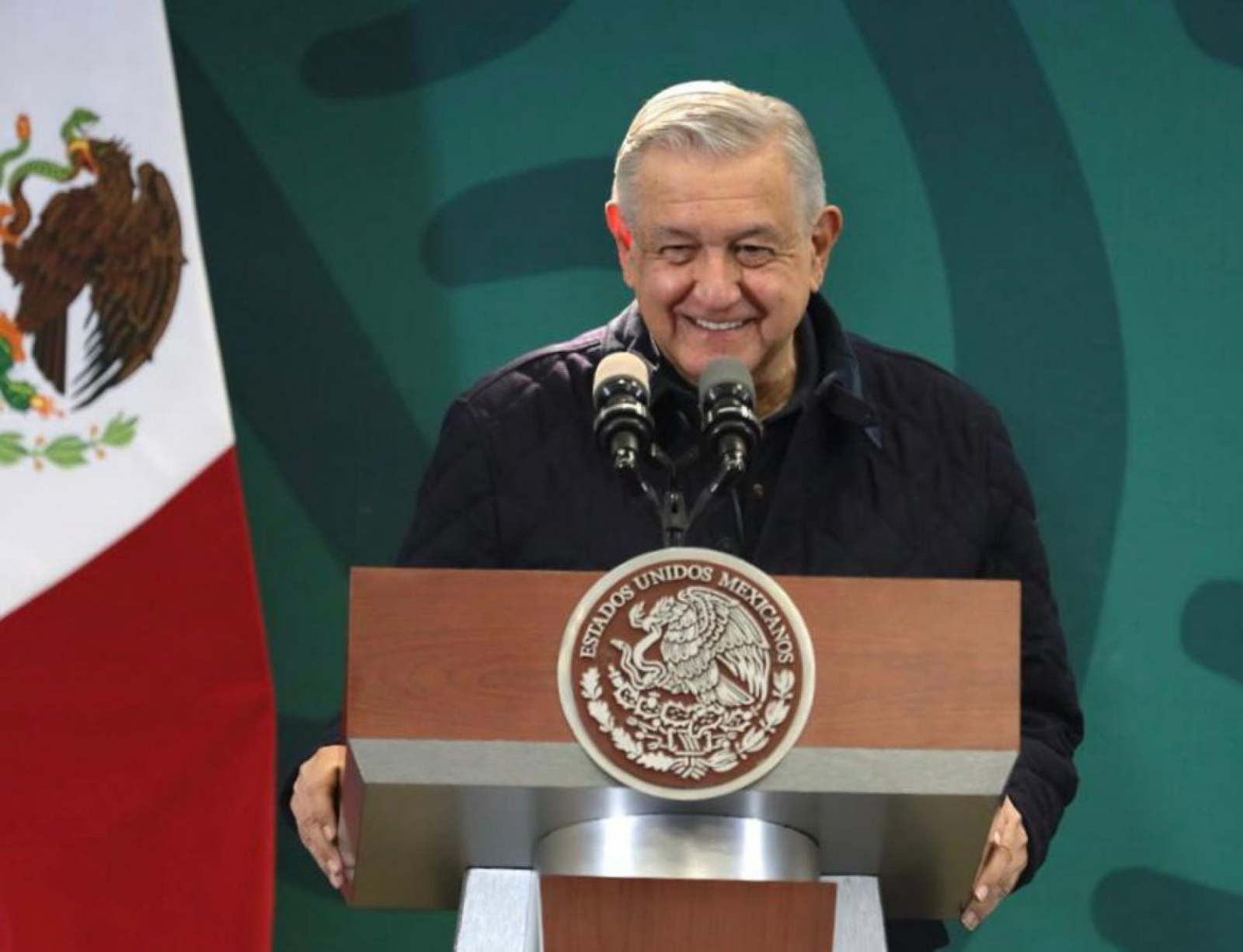 AMLO anuncia construcción de un hospital en terrenos de la “frustrada” refinería de Calderón