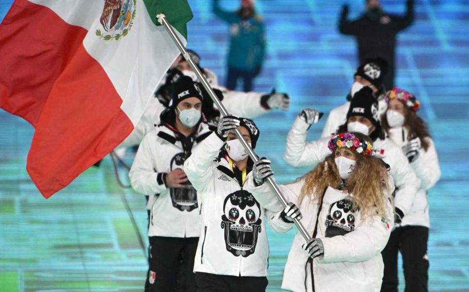 La delegación de México desfiló en la inauguración de los Olímpicos de Beijing con un uniforme alusivo a la lucha libre y el Día de Muertos.