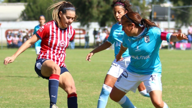 Muere aficionado en el estadio durante el partido de Chivas contra Querétaro Femenil