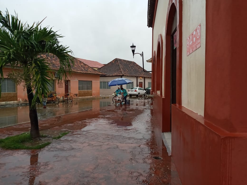 Los ciudadanos permanecieron en sus casas debido a las constantes lluvias que afectan a Palizada este sábado