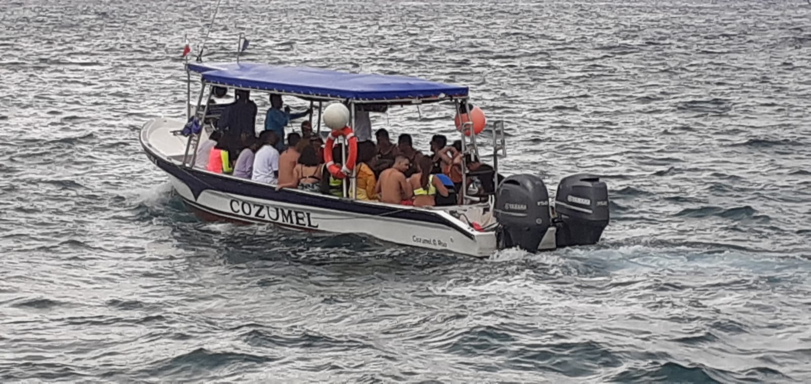 Pese al Frente Frío, lancheros de Cozumel realizan paseos