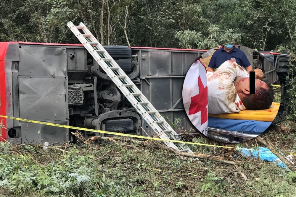 Chofer del autobús volcado en la Cancún-Mérida se recupera tras el accidente