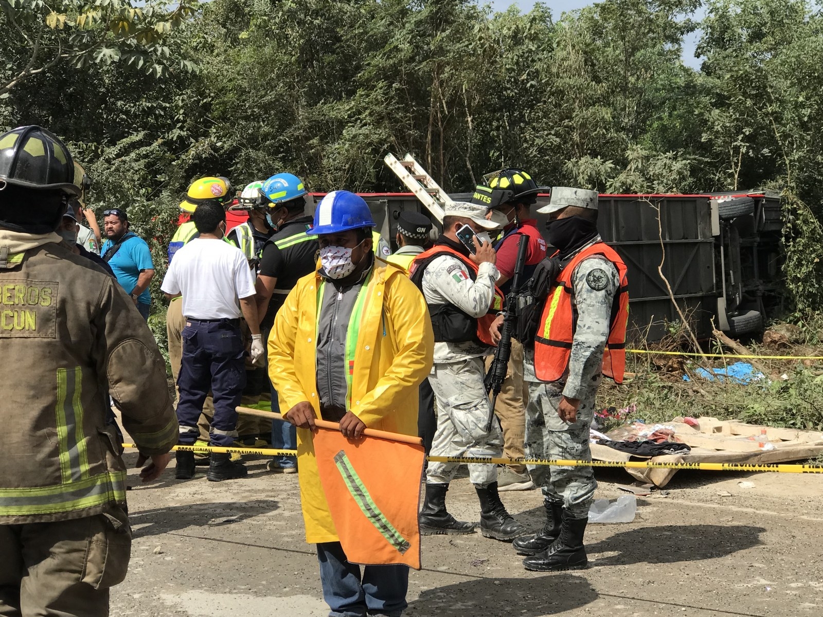 Los obreros del Tren Maya revelaron cómo fueron los primeros minutos del rescate de personas que estaba dentro del autobús