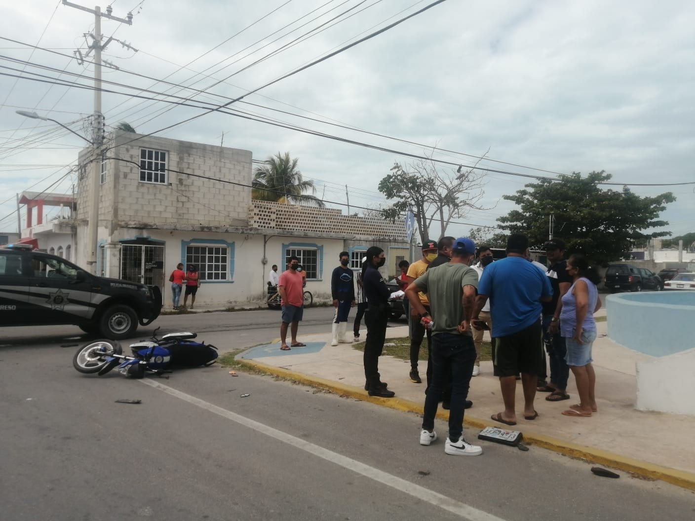 El accidente propició que elementos de la policía tuvieran que cerrar la calle del accidente