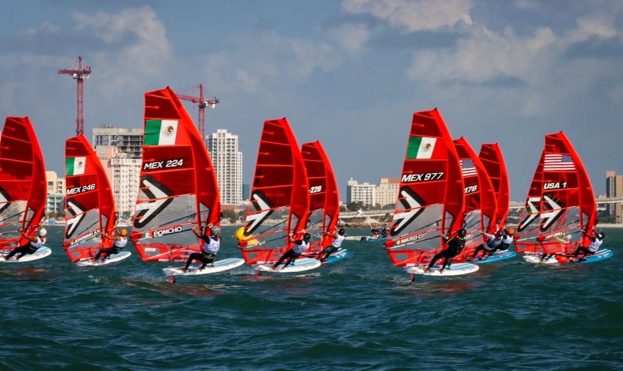 La olímpica de Cozumel a bordo del barco MEX-9, obtuvo el primer lugar en la división de damas