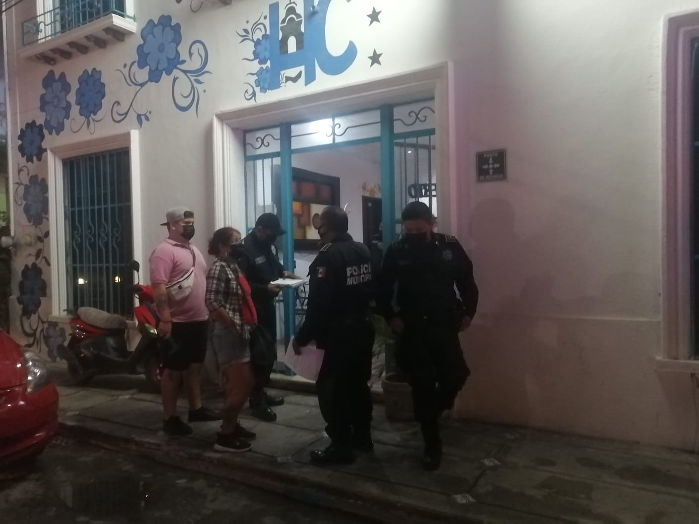 Pareja de Mérida es detenida en Progreso por robar varios negocios del puerto