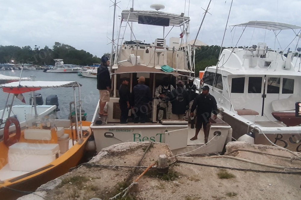 Retoman labores de búsqueda de una persona tras hundirse una lancha en Cozumel: VIDEO